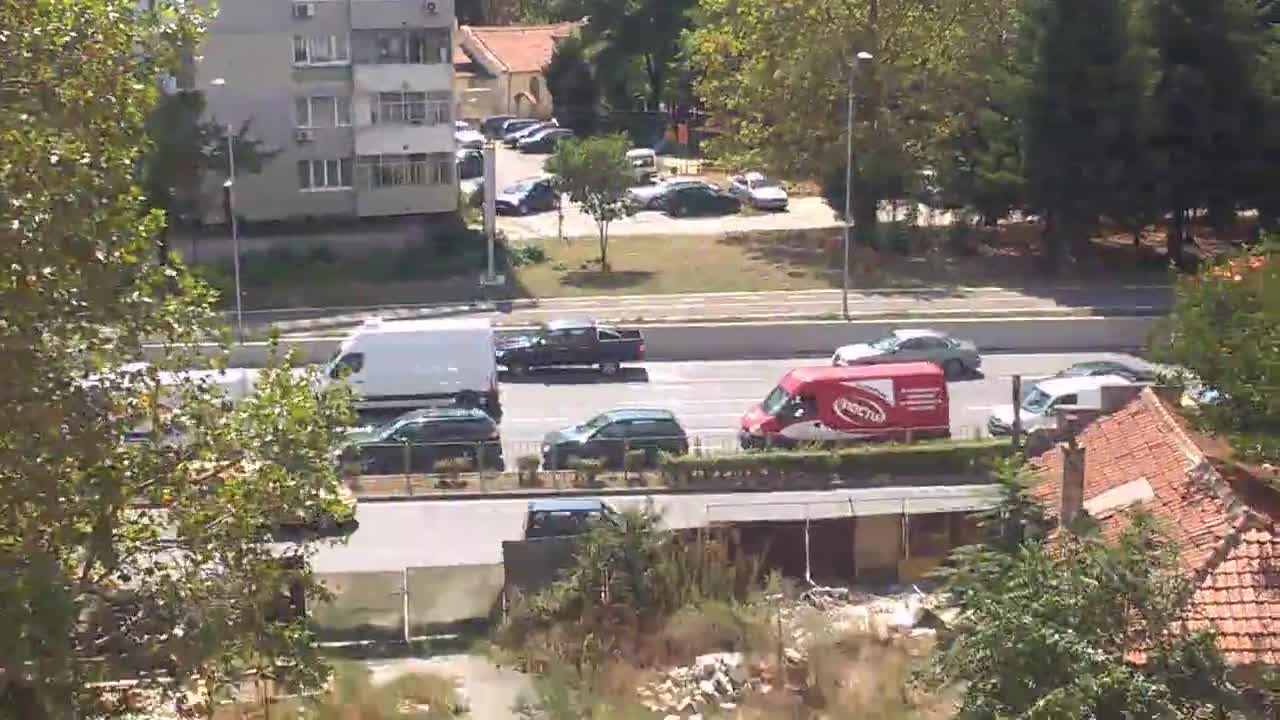 "Моята новина": Зарязаха автомобил на оживено кръстовище във Варна