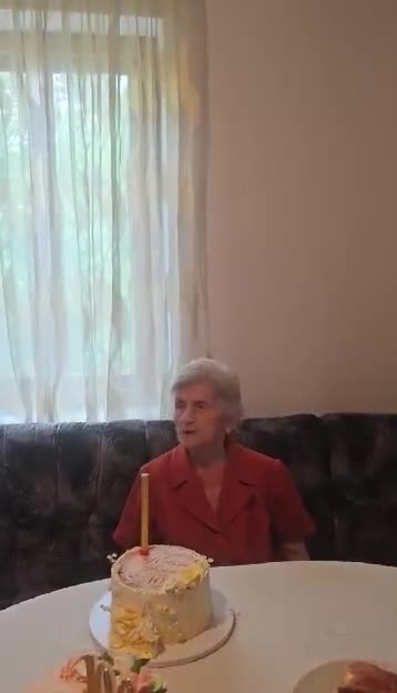 На 100 г. и без хапчета - баба Ангелина от Тополовград разкри тайната на дълголетието си