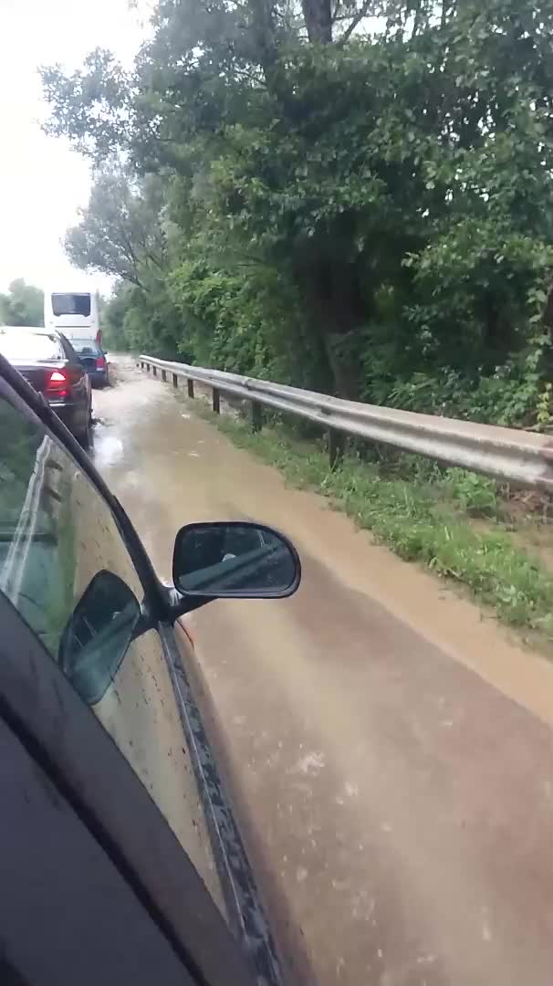 Река на пътя в село Румянцево