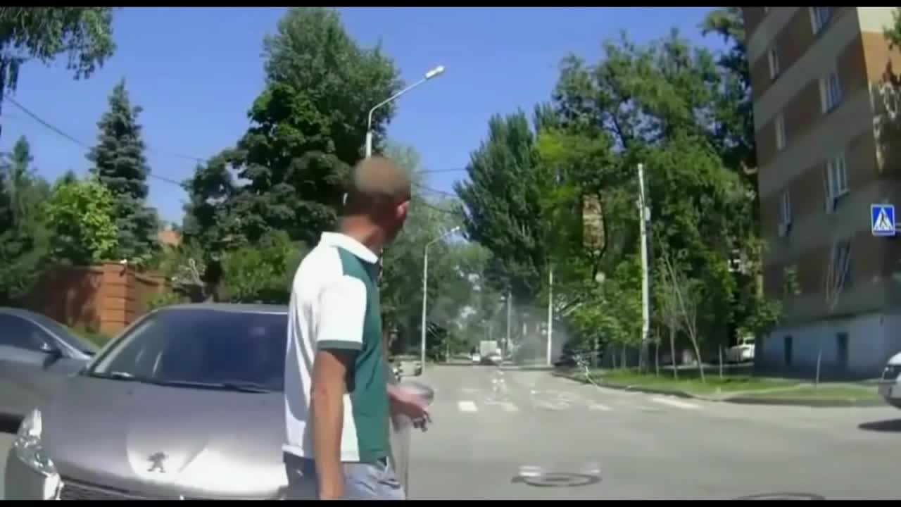 От Русия - жени шофьори с рефлекси на умряла котка!