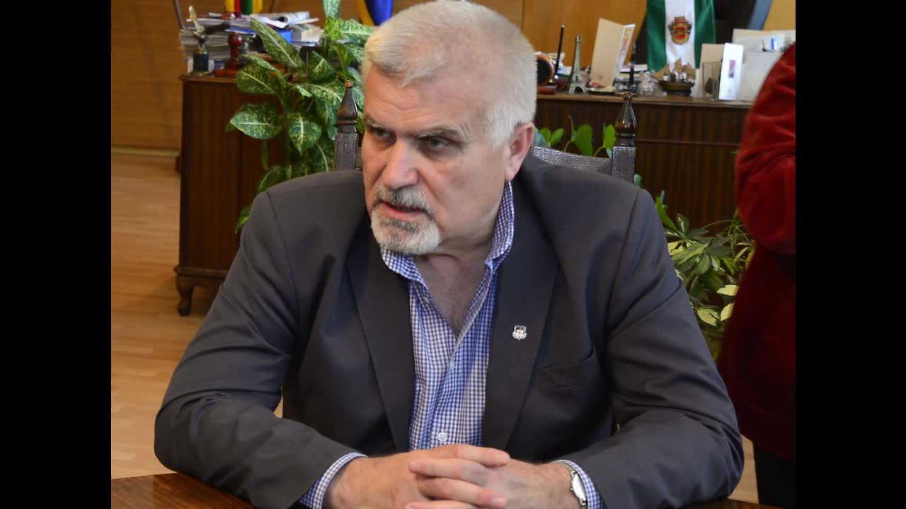 Кметът на Разград за финансирането на трибуна "Моци"