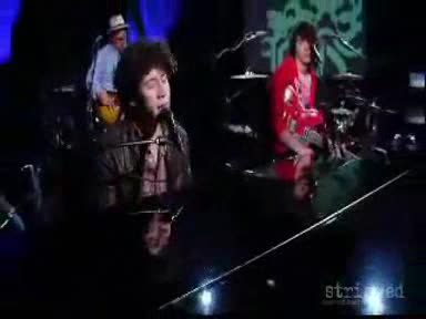Jonas Brothers - A Little Bit Longer (live).avi