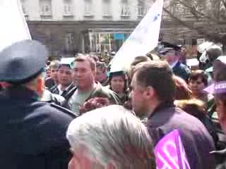 Металурзи блокираха натоварено кръстовище в София