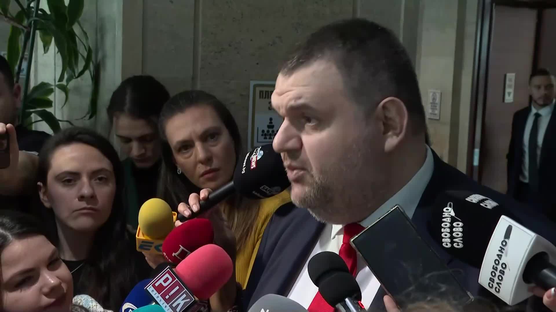 Коментар на Делян Пеевски в кулоарите на парламента