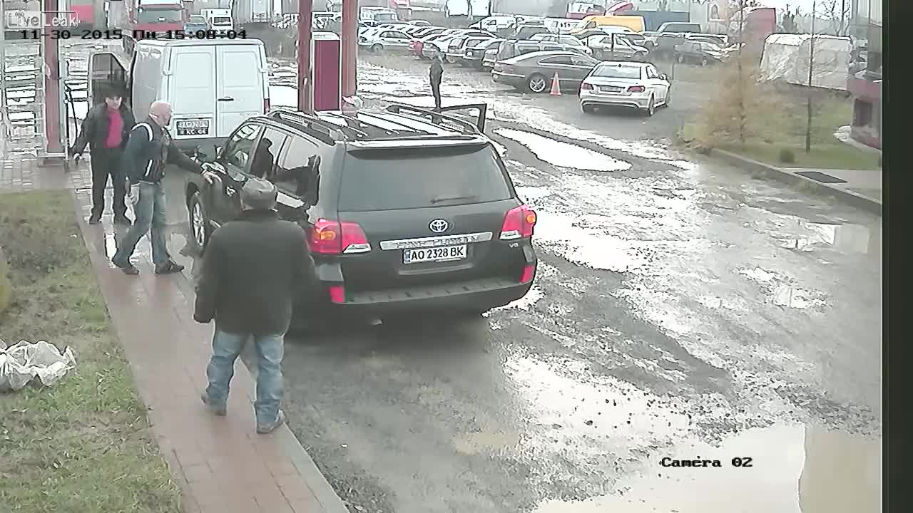 Пред пистолета всички са равни