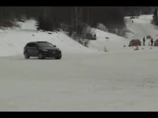 Audi Q7 Дрифтира На Сняг