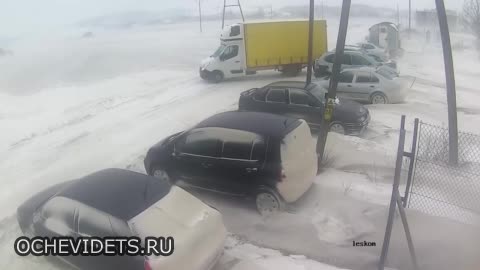 Шофьор на камион срещу вятър!