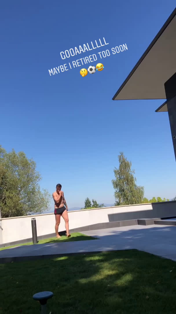 Димитър Бербатов тренира след отказването си от футбола