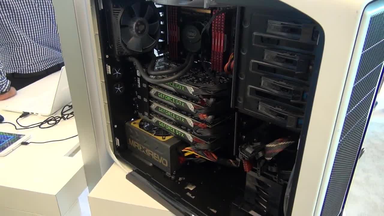 Зла Геймъркса Машина = Intel Core i7-5960X (8х 3GHz)  64GB DDR4 RAM  4x GeForce GTX   3x 4k монитора