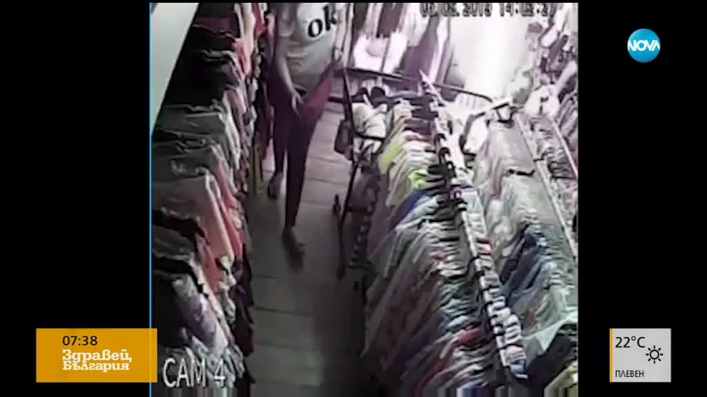 „Дръжте крадеца”: Жена краде бельо от магазин
