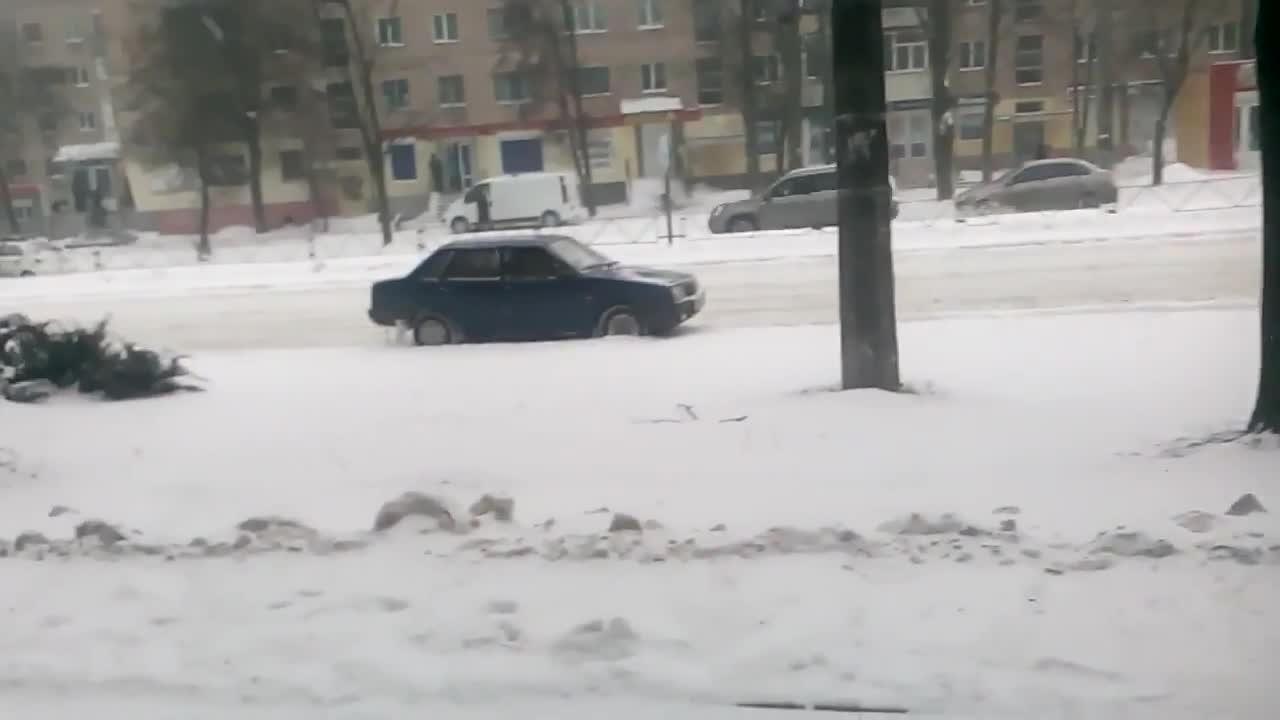 Ето как се дава предимство на снегопочиствените снегорини в Русия