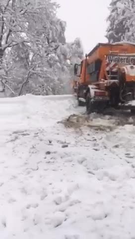 Закъсъл снегорин в Карлово