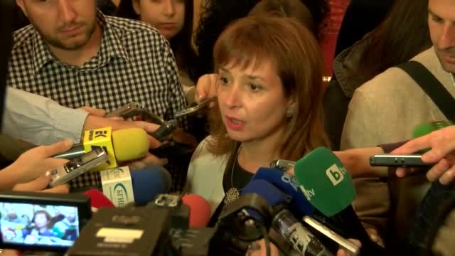 Зорница Русинова: Няма замразени социални плащания
