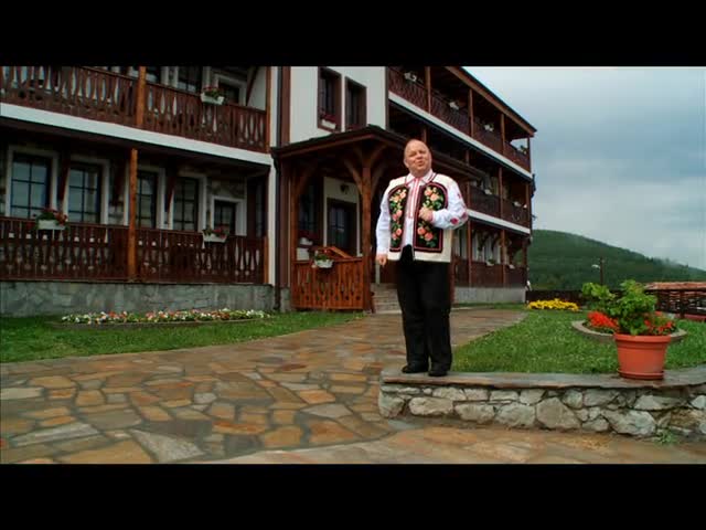 Стоян Ганчев - Рада седи в градина (Официално видео)