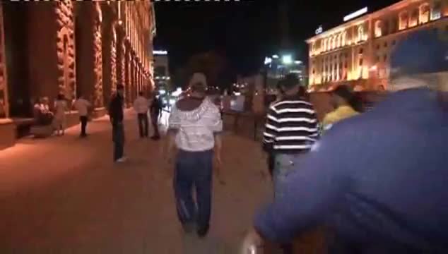 Скинари бият роми след попфолк концерт
