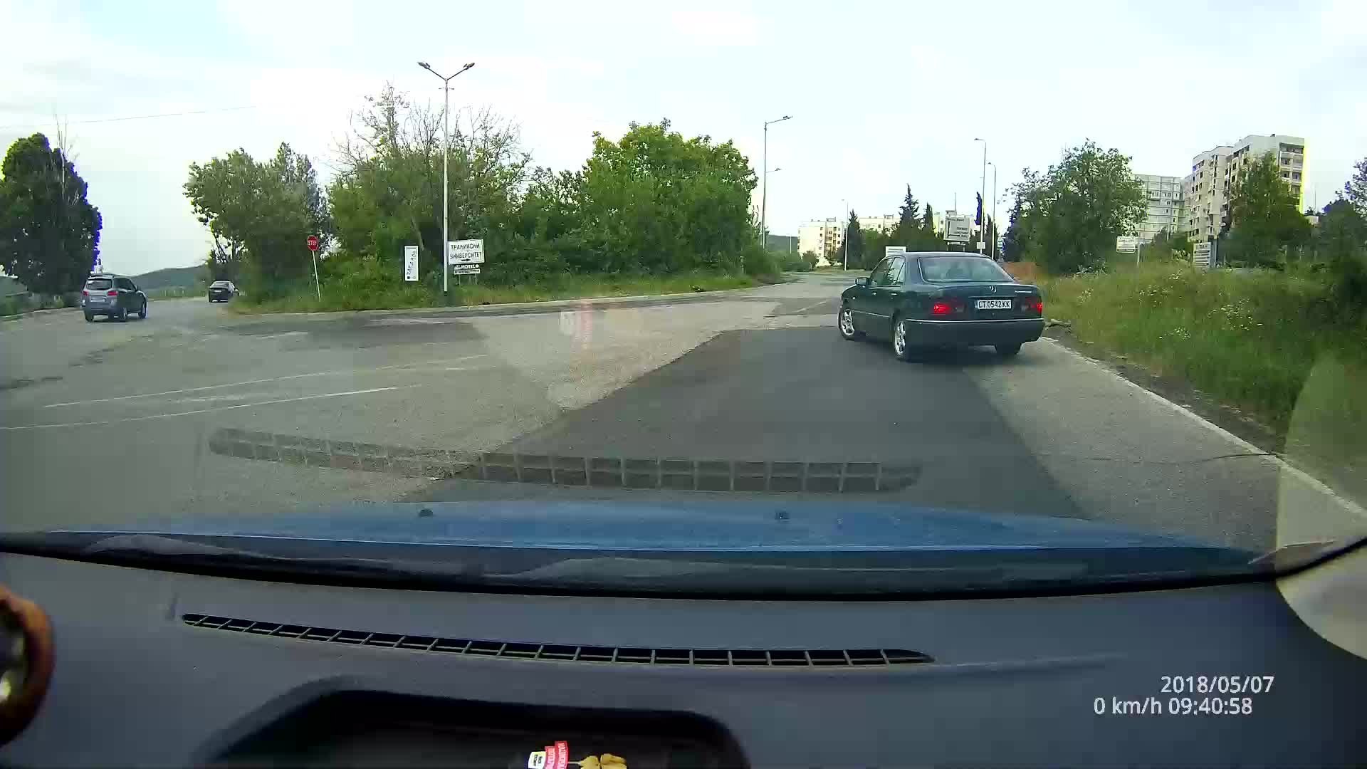 Безобразна маневра на пътя