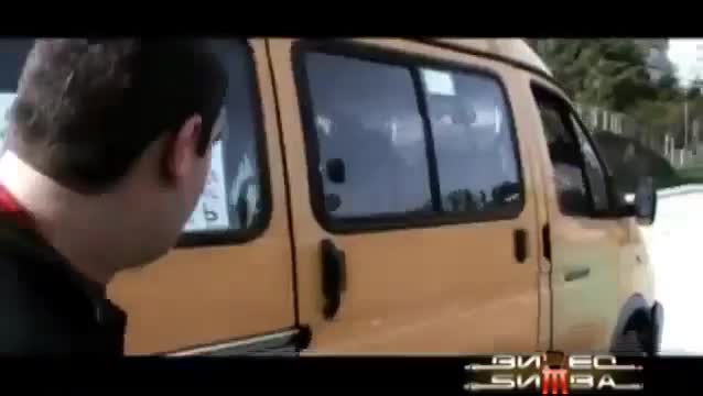 Луд руснак се бъзика с хората