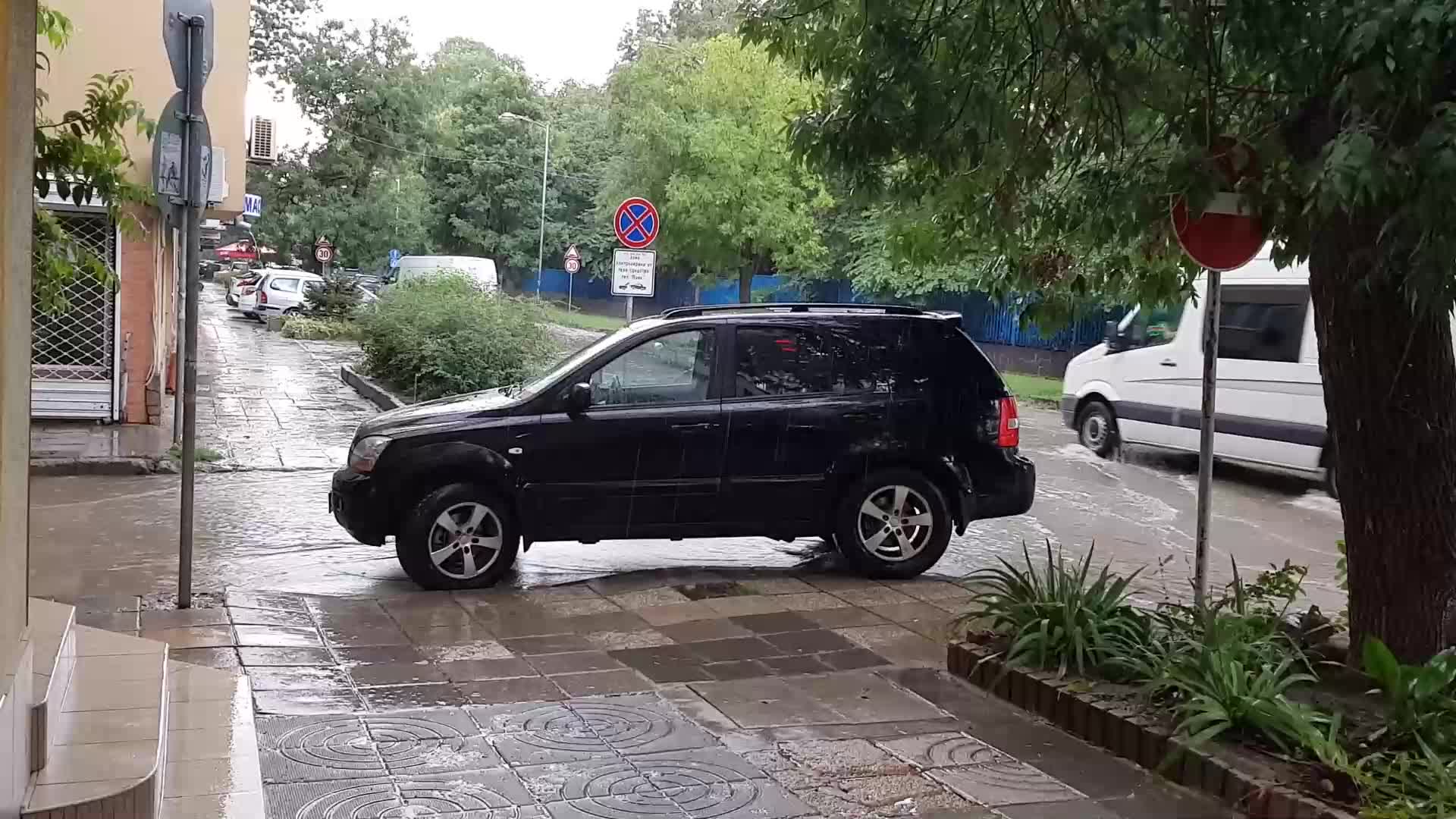 Пороен дъжд във Варна