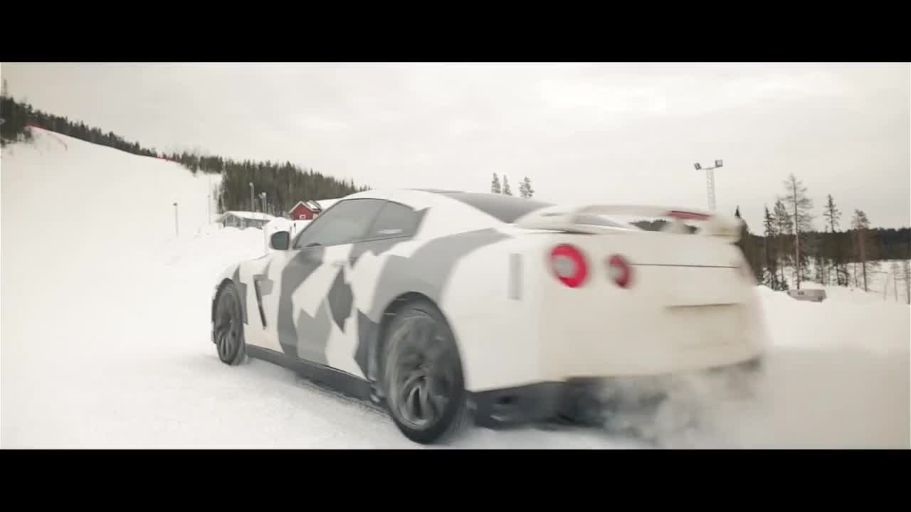Nissan Gtr - изкачване по - заснежена планина!