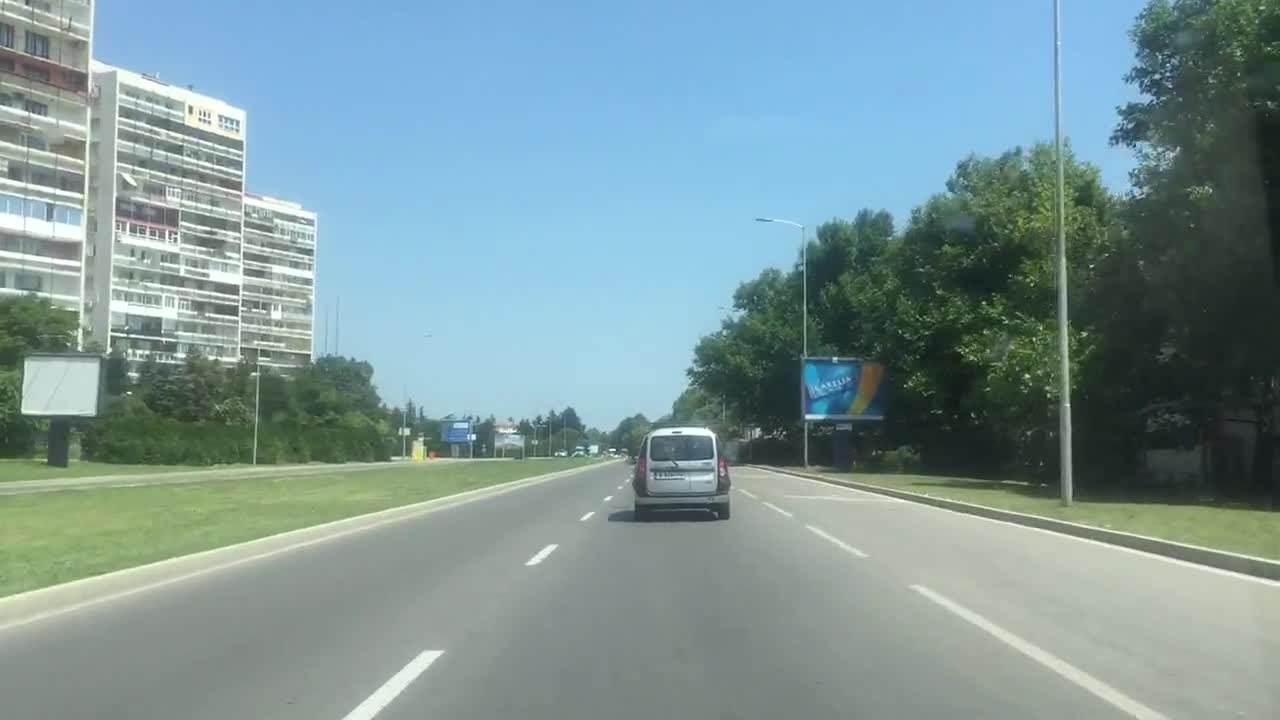 Как паркират автомобили за поддръжка във Варна