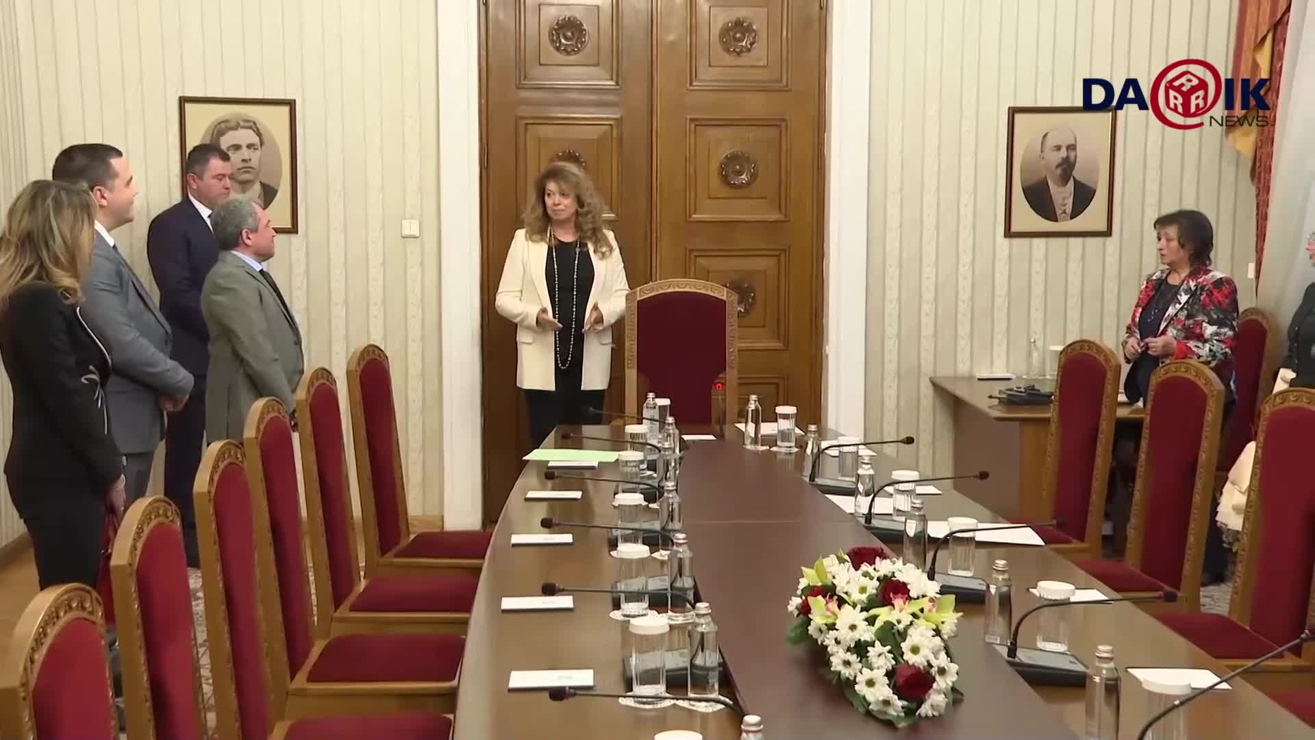 Над 50 години вярност към президентството: Йотова с мил жест към рожденичка