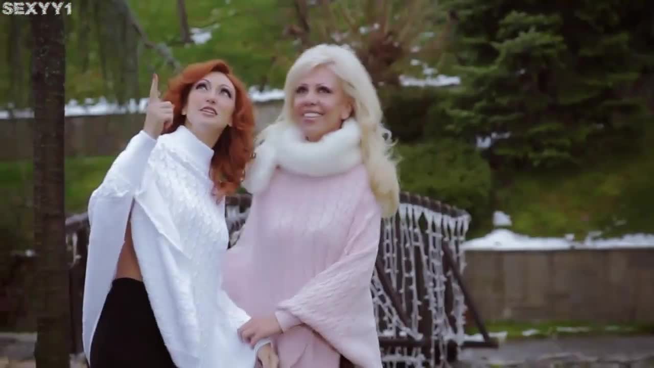 New! Лия и Луна - Коледа е ( Официално H D видео )