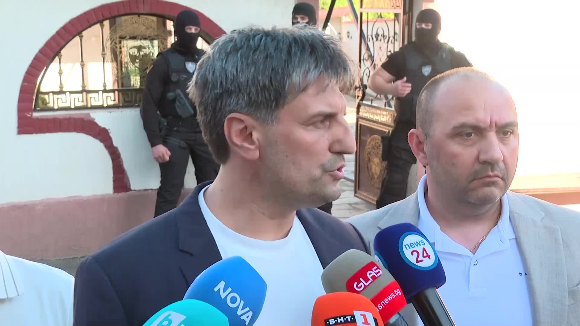 Разбиха група за рекет и проституция в София, десетки са задържаните от групата "Калашниците"