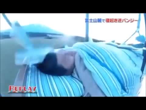 >Смях ... Най откачената бънджи шега . Събуждане на приятел !!!