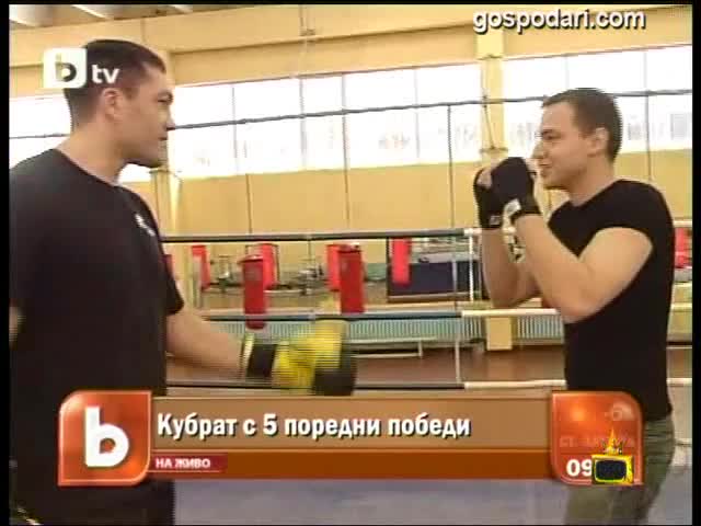 Проститутка налага репортер с чантата си!   (гаджето на Андреа, изкарва въздуха на репортера) [смях] 