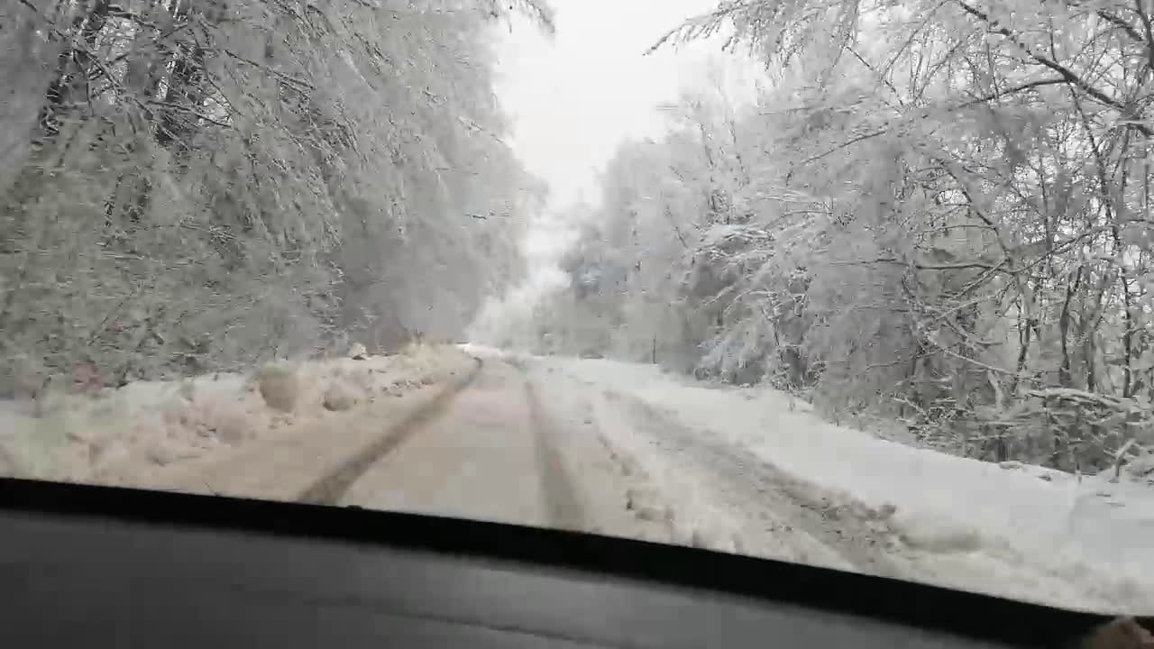 Непочистен път в Заселе