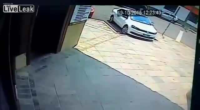 Очаквай неочакваното - Каруца се разби в автомобил