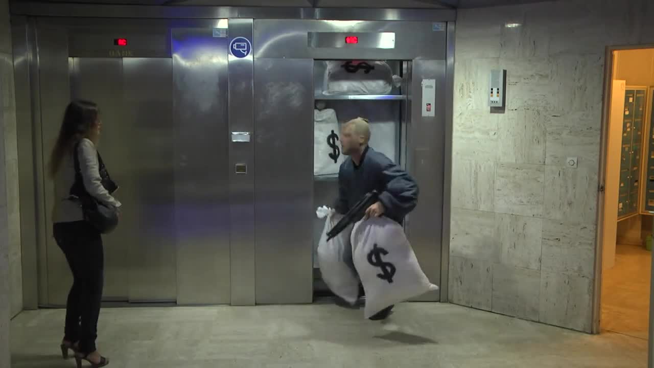 Обир на банка - Remi Gaillard