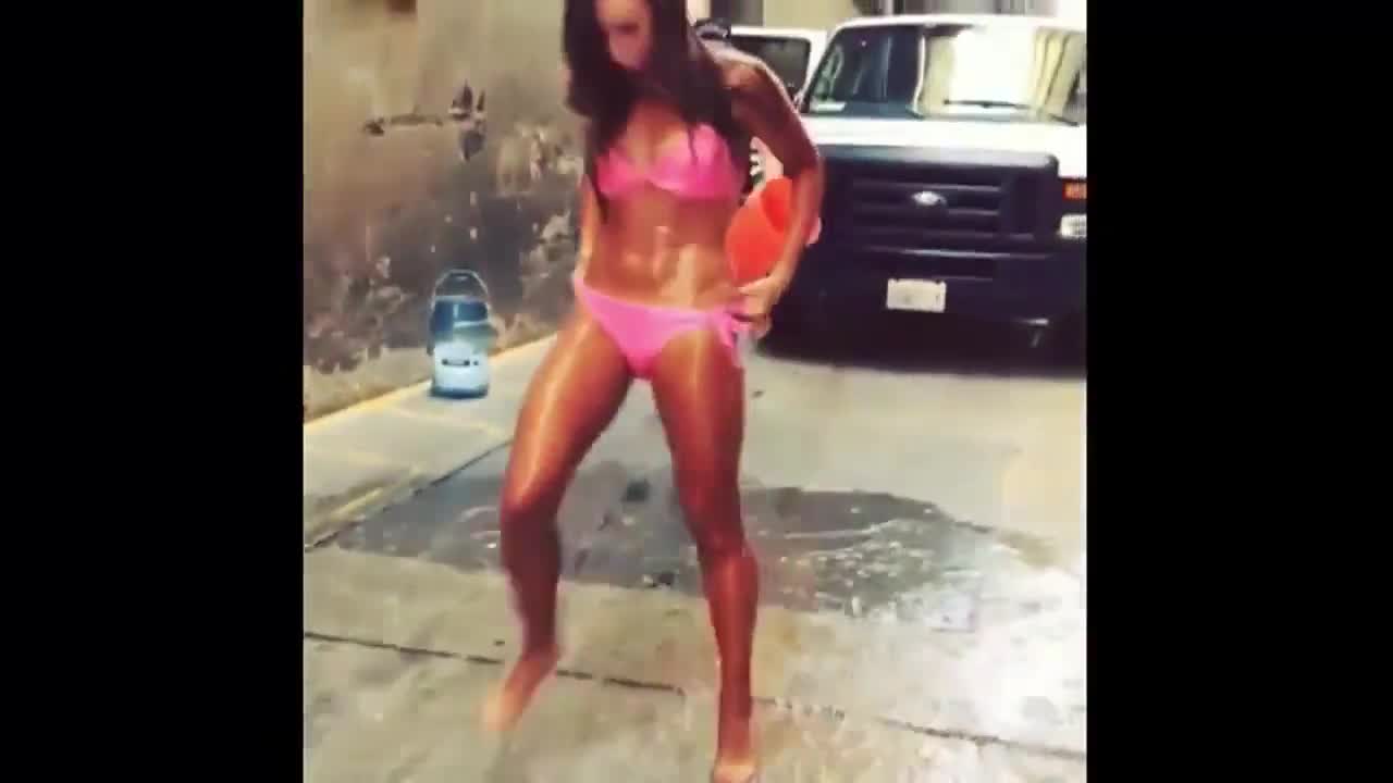 Заливане на горещи момичета с ледена вода - компилация Best Ice Bucket Challenge 2014
