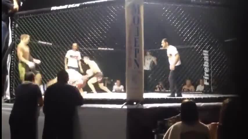 Боец от Ufc нокаутира двама за 2 секунди