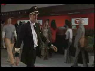 Има Ли Пилот В Самолета? (1980)
