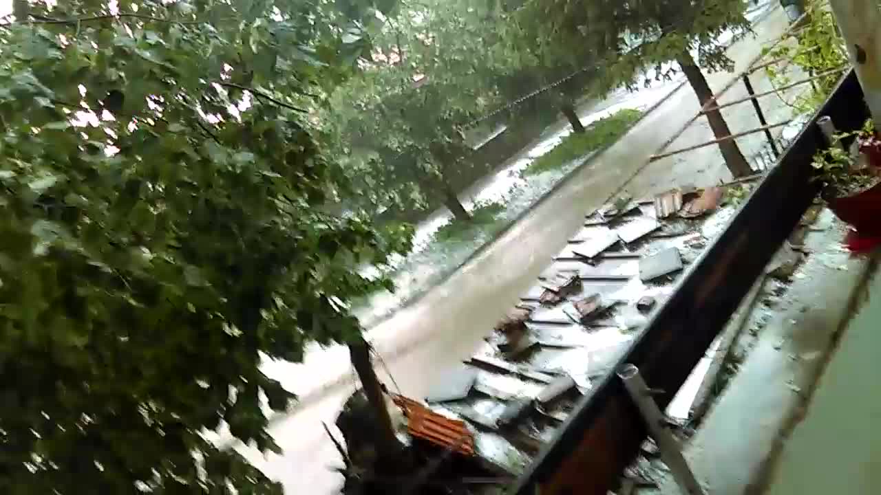 Дъжд с градушка в Карнобат