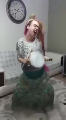 Танц с тиган в ръка