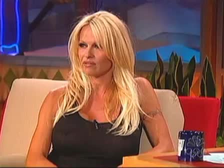 Това Него Очаквахте От Pamela Anderson Да Е Без Сутиен В Ефир Кеф 
