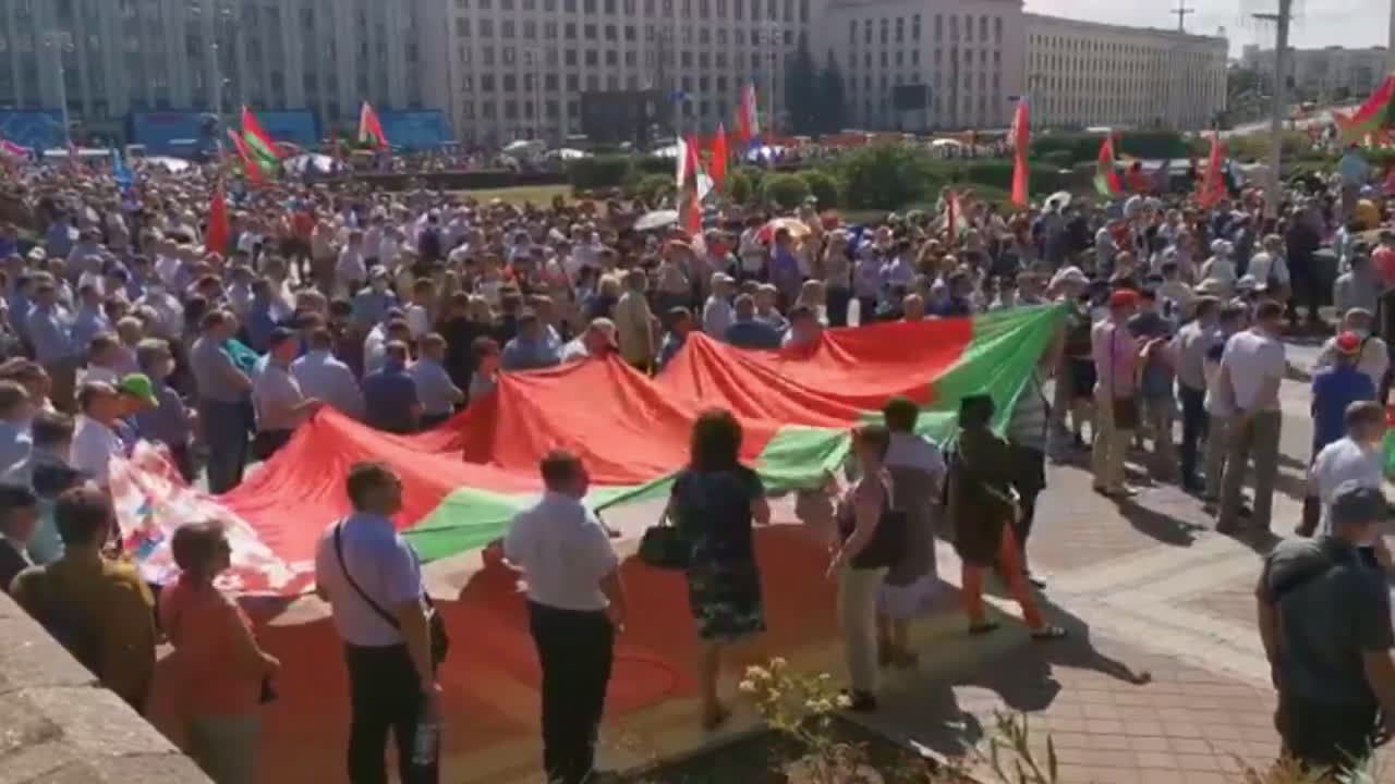 Belarus: Lukashenko supporters gather for demonstration in Minsk