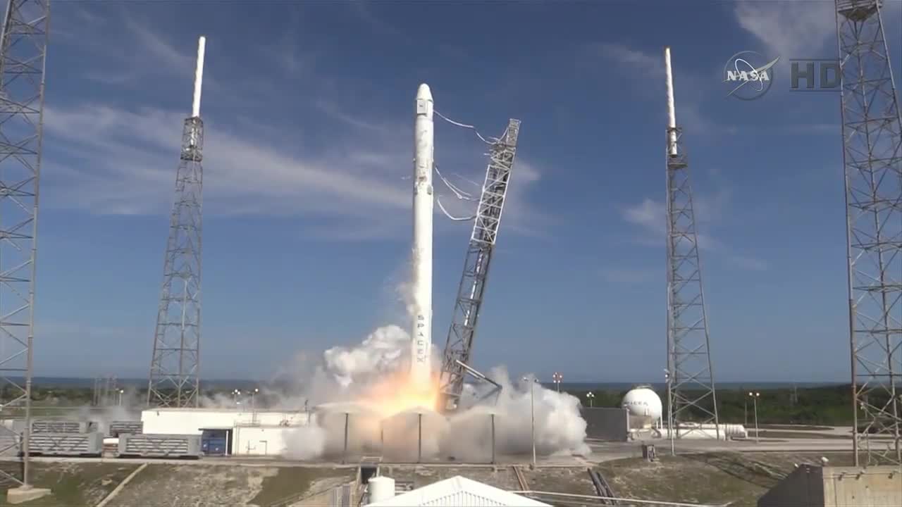 Ракетата Falcon 9 изведе успешно в космоса капсулата Dragon