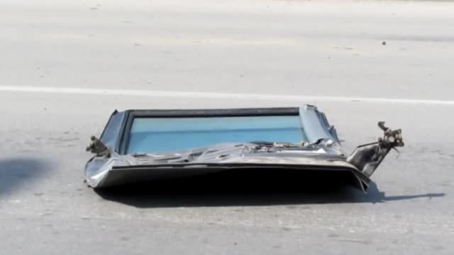 Пенсионер изхвърча от автомобила си след удар в бетоновоз