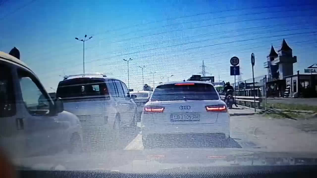МОЯТА НОВИНА: Движение по тротоара в локалното преди "Симеоновско шосе"