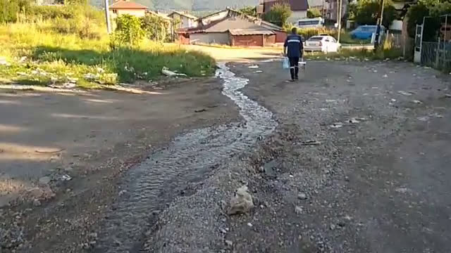 "Моята новина": 3 месеца тече вода в Перник, кв. "Рудничар"