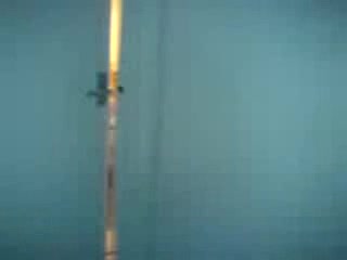 Момче хваща съквартиранта си с надуваема кукла 