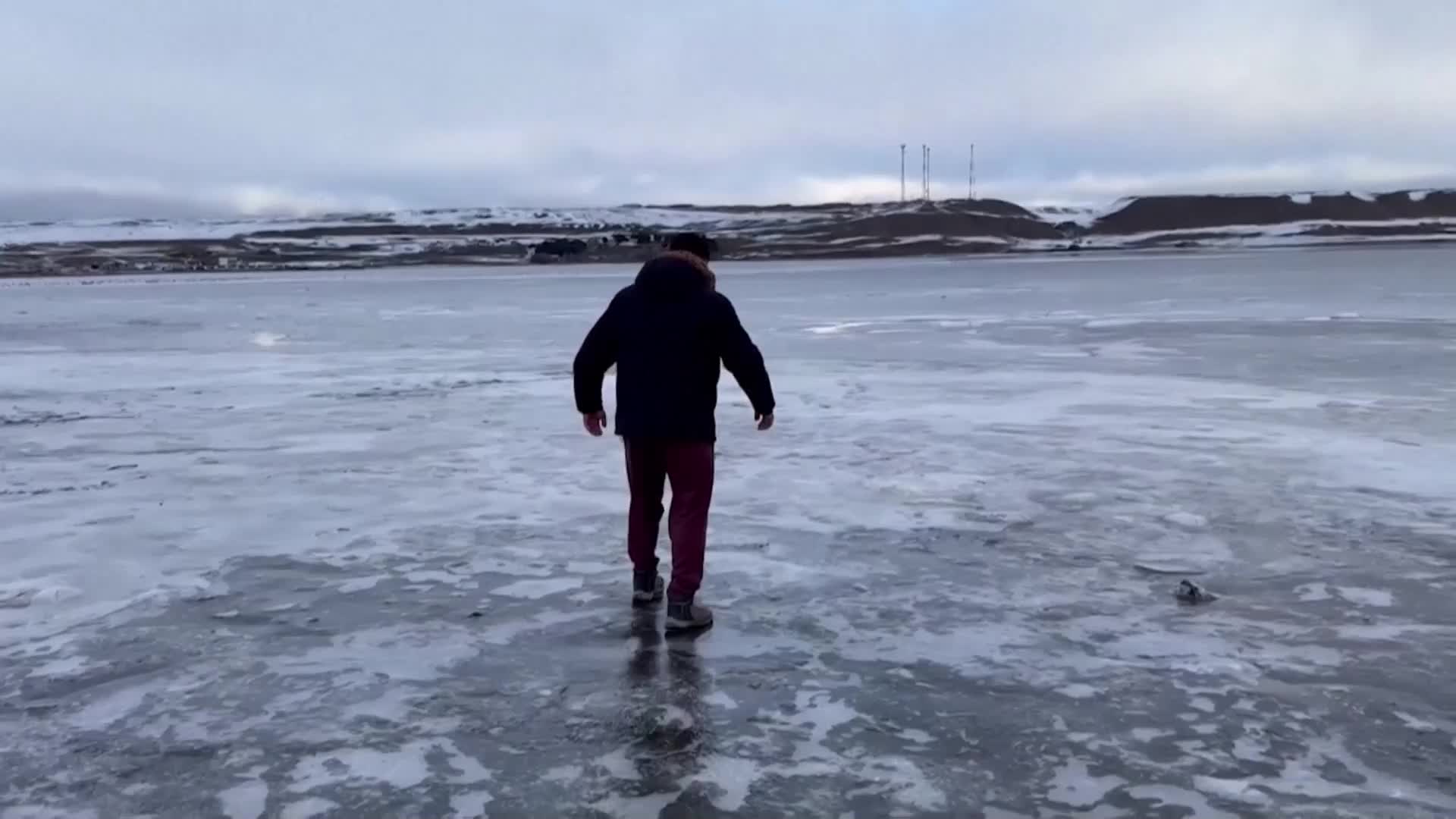 Рядко явление: Водите на Тихия океан край Чили замръзнаха (ВИДЕО)