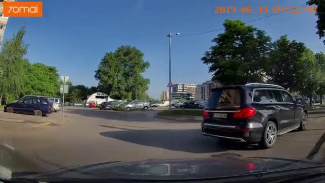 Жена зад волана