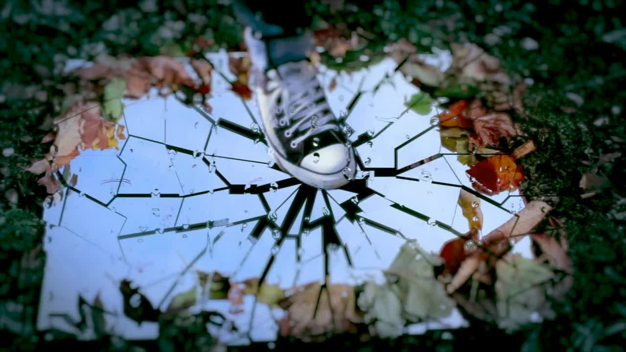 Зона - Mirrors ( Официално видео)
