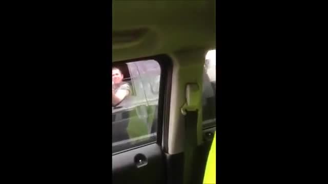 Когато се правиш на мъж по улиците можеш да станеш за ...
