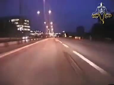 Ето как се бяга от полицията с Порше 911 ! ;)