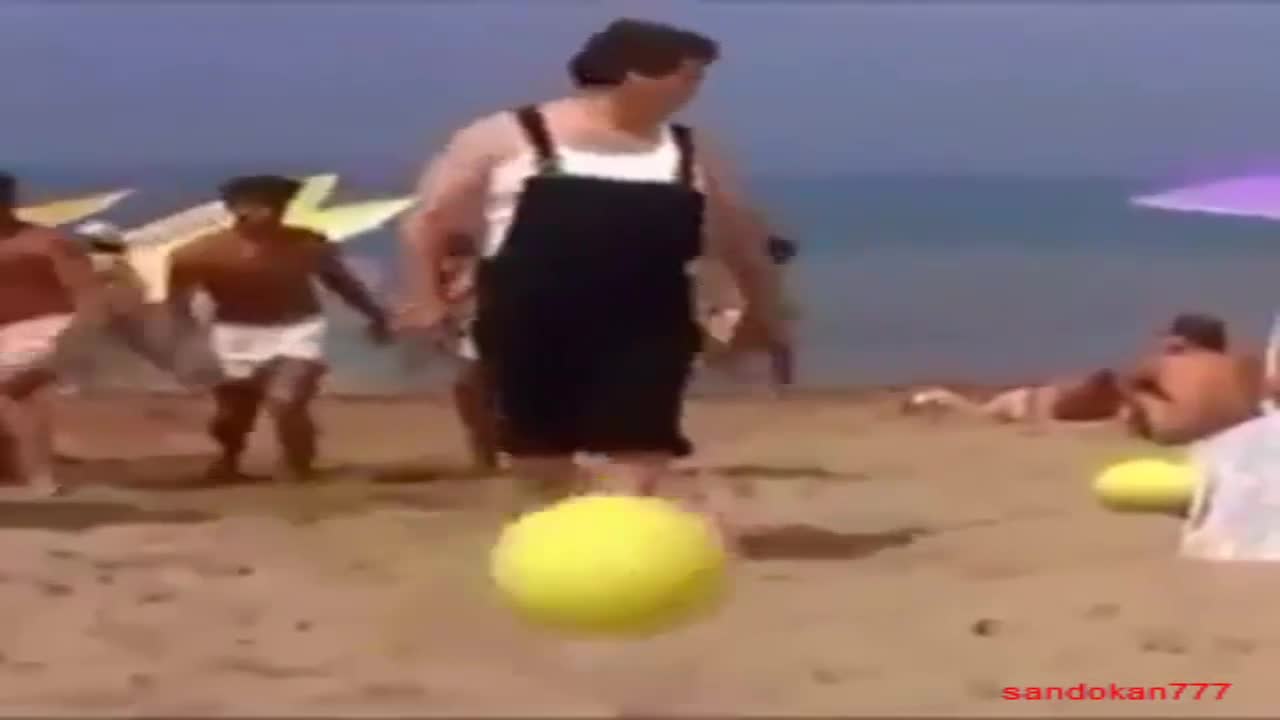 Забавно видео ! Да ритнеш топката